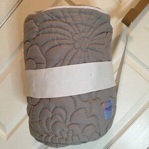 Full / Queen Floral Quilt Set with 2 Standard Shams Forever 21 Home Gray Drizzle